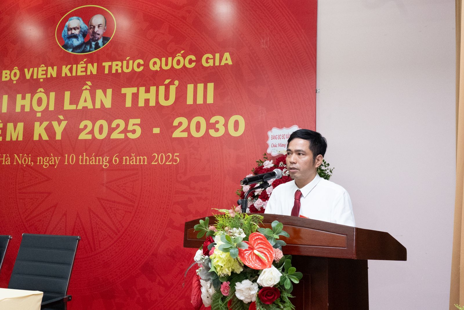 Đồng Chí Nguyễn Đăng Khoa - Đảng ủy viên, Chủ tịch Công đoàn phát biểu tại Đại hội.