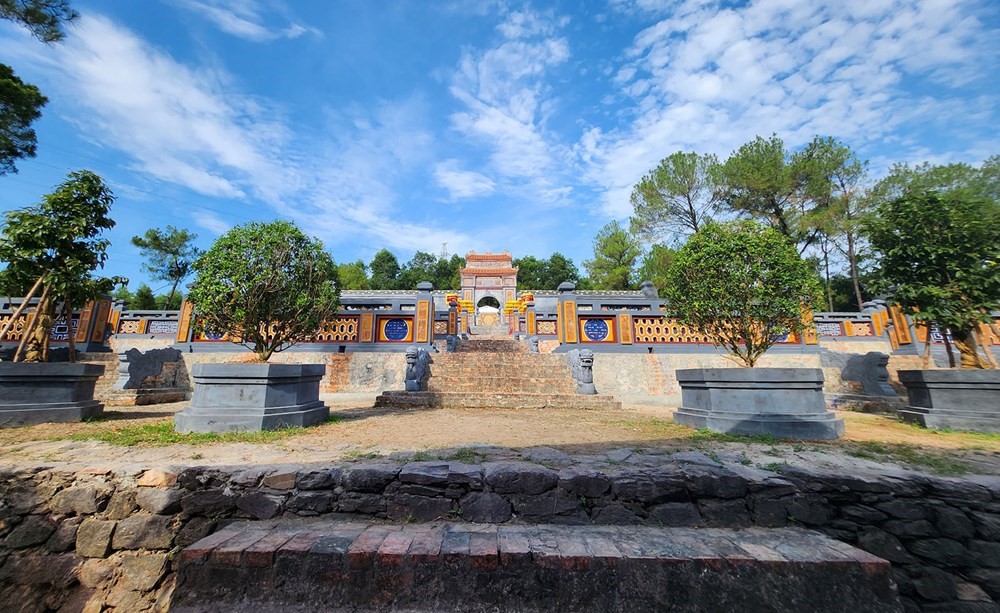 Thừa Thiên Huế:  Hoàn thành tu bổ di tích lăng mộ Nghi Thiên Chương Hoàng hậu Từ Dũ