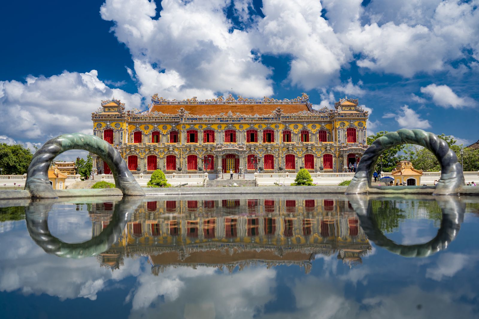 Điện Kiến trung