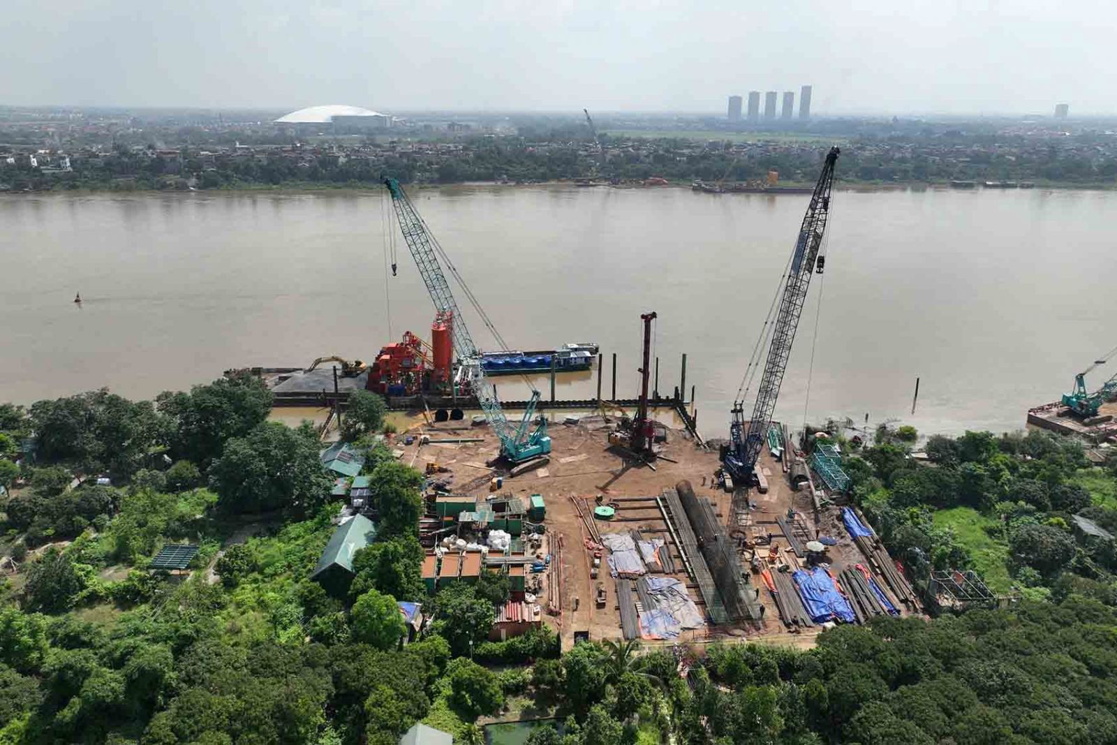 Bắt đầu triển khai thi công cọc khoan nhồi dự án cầu Tứ Liên