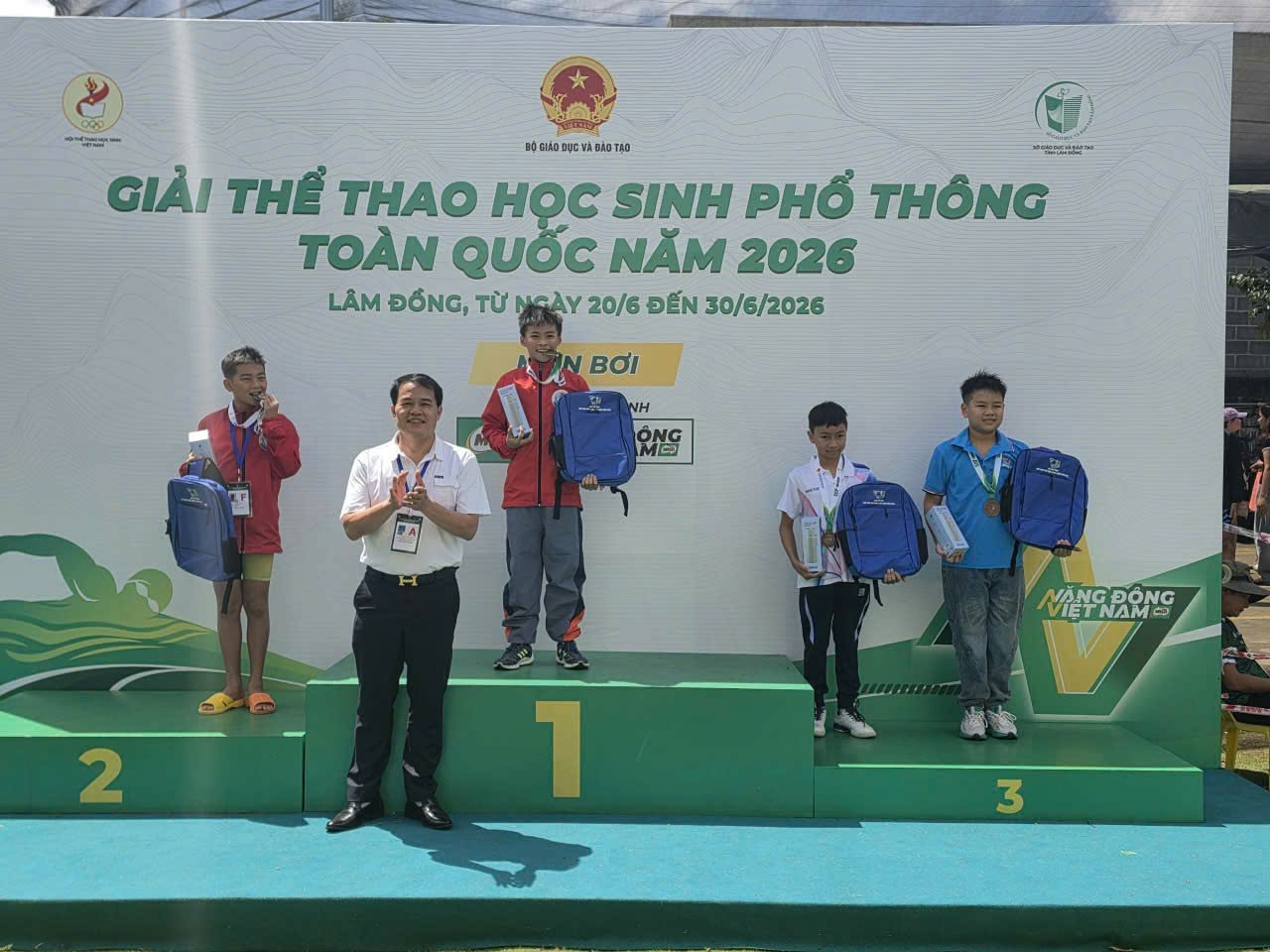 Từ những buổi tập cùng cha đến bục vinh quang toàn quốc