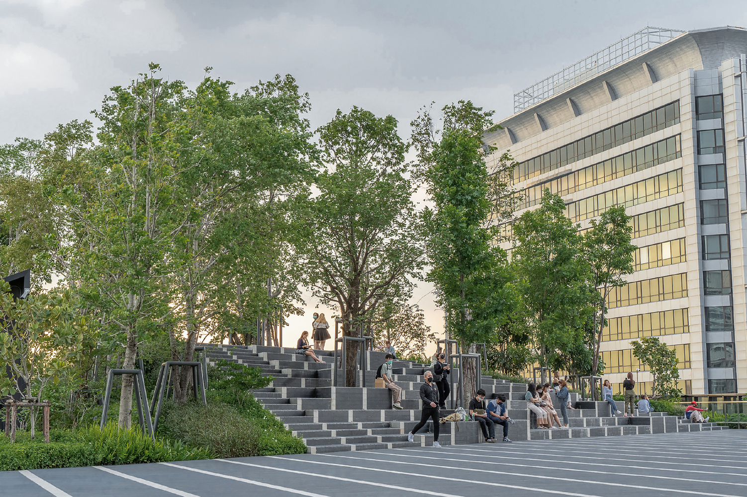 Các tổ chức tư nhân định hình sức khỏe và khả năng tiếp cận cộng đồng đô thị như thế nào?