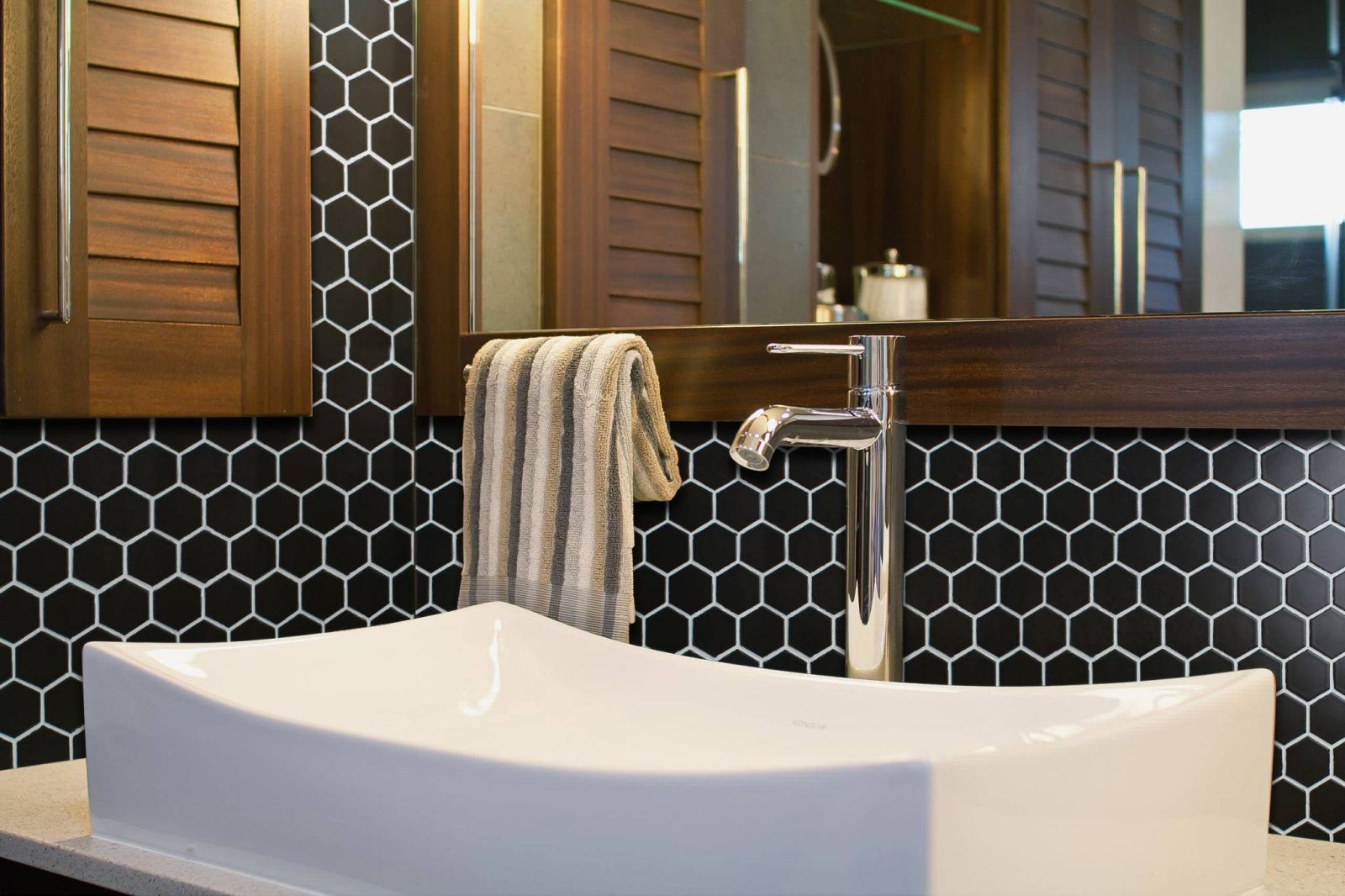 Ý tưởng gạch lát phòng tắm hình lục giác: Từ sàn nhà đến tường phòng tắm