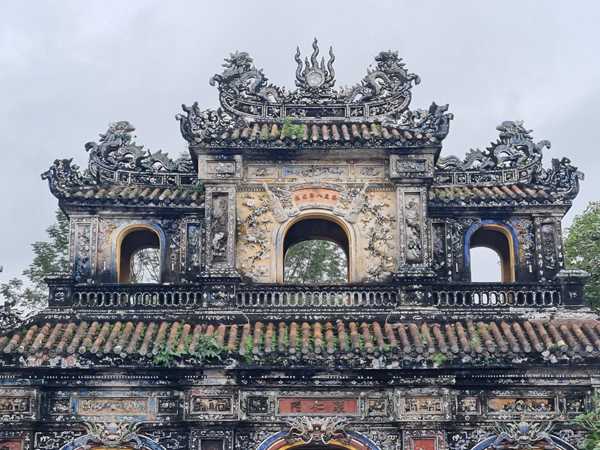 Hình tượng rồng trên kiến trúc di tích cố đô Huế