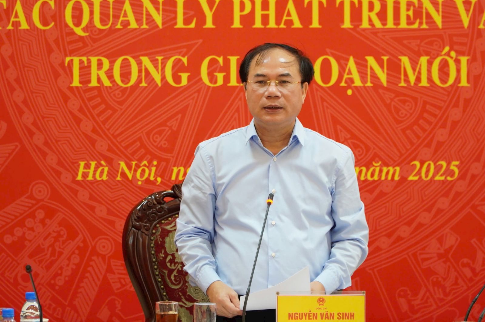 Thứ trưởng Bộ Xây dựng Nguyễn Văn Sinh - Phó Trưởng Ban Chỉ đạo Đề án chủ trì Hội nghị