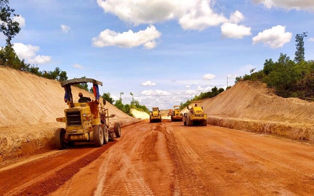 Bộ GTVT đồng ý cho tận dụng đất, đá dư thừa để đắp nền cao tốc Bùng - Vạn Ninh