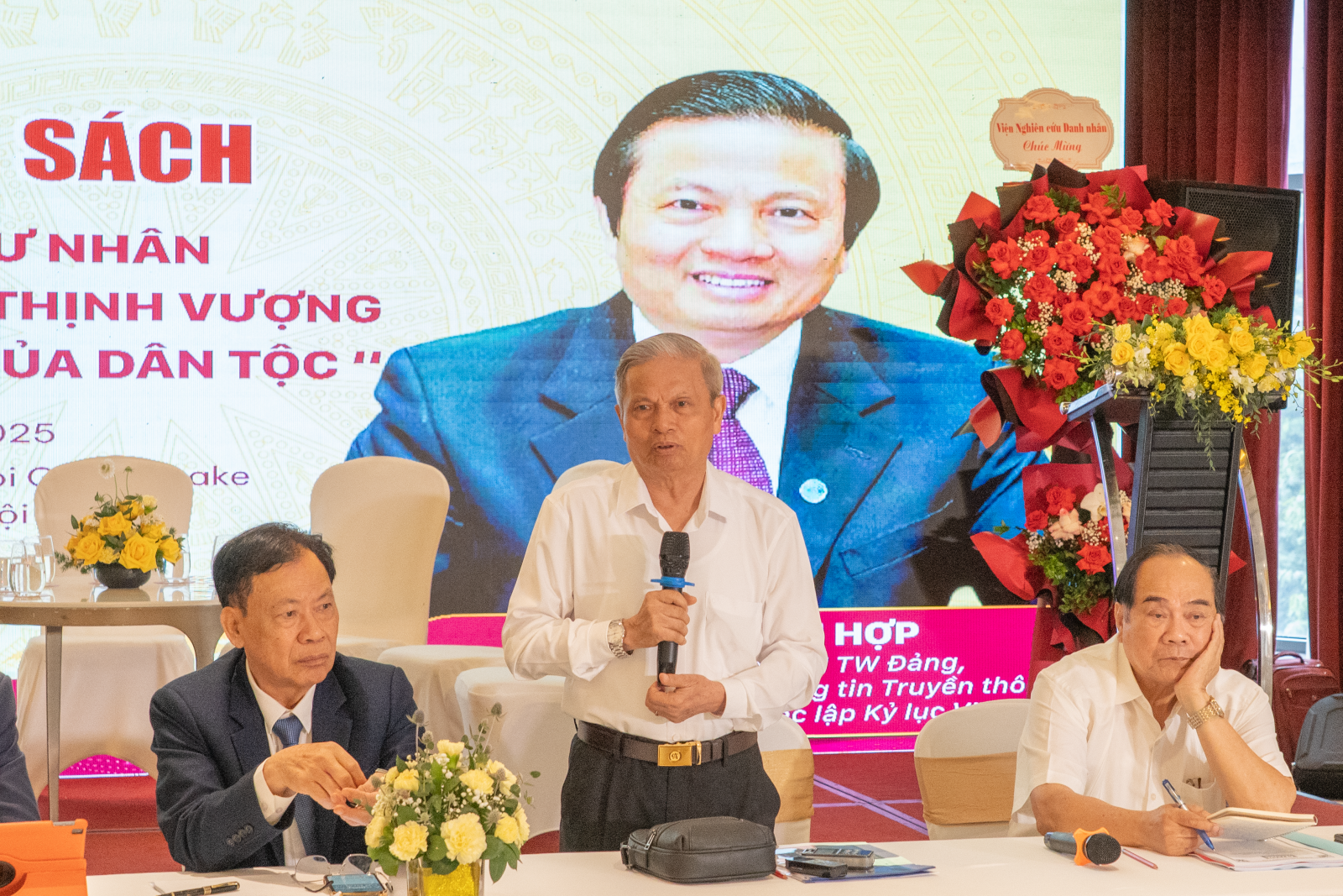 TS. Lê Doãn Hợp - Nguyên Bộ trưởng Bộ Thông tin & Truyền thông, Chủ tịch Hội đồng Xác lập Kỷ lục Việt Nam.