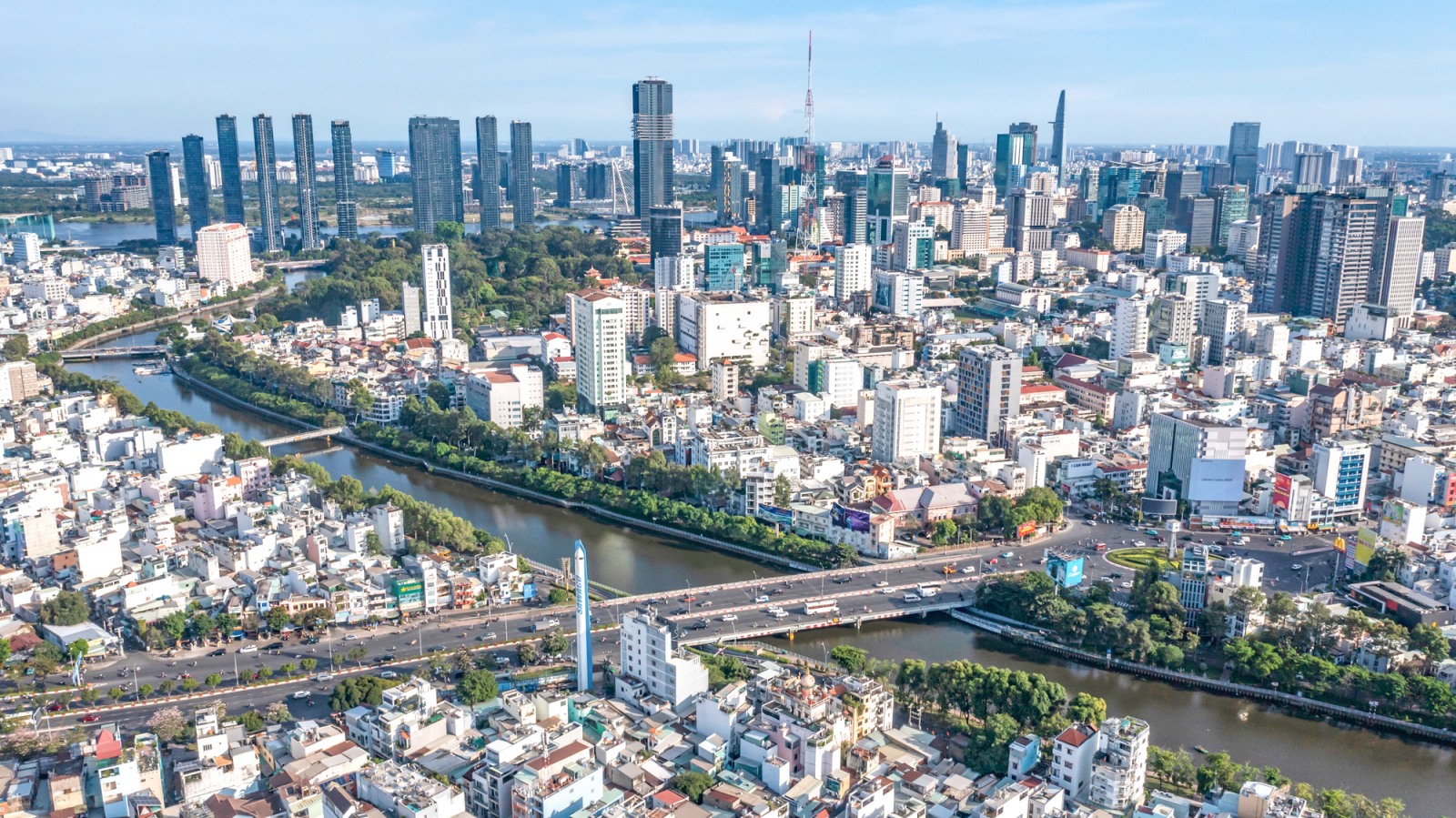 thẩm quyền trong quản lý phát triển đô thị