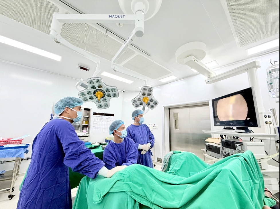 Vinmec Hạ Long cứu cụ ông 89 tuổi thoát nguy cơ suy thận bằng nội soi ít xâm lấn