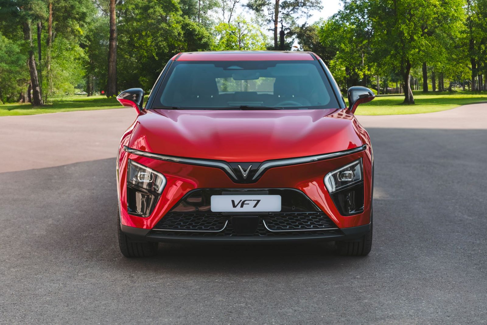VinFast VF 7 ghi điểm với gia đình Việt: Không gian rộng thoáng, tiết kiệm chi phí từ tiền sạc tới bảo dưỡng