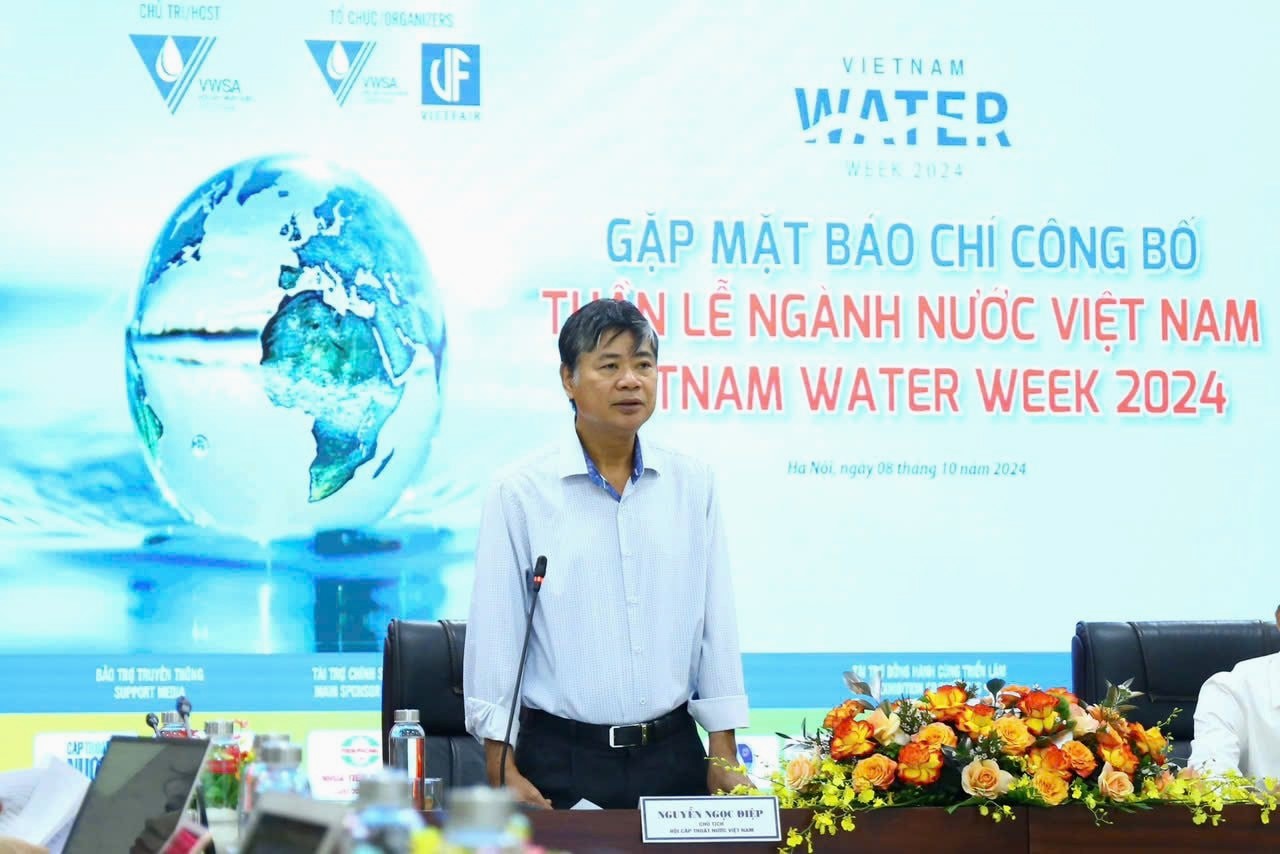 Ông Nguyễn Ngọc Điệp - Chủ tịch Hội Cấp, thoát nước Việt Nam thông tin trong buổi họp báo