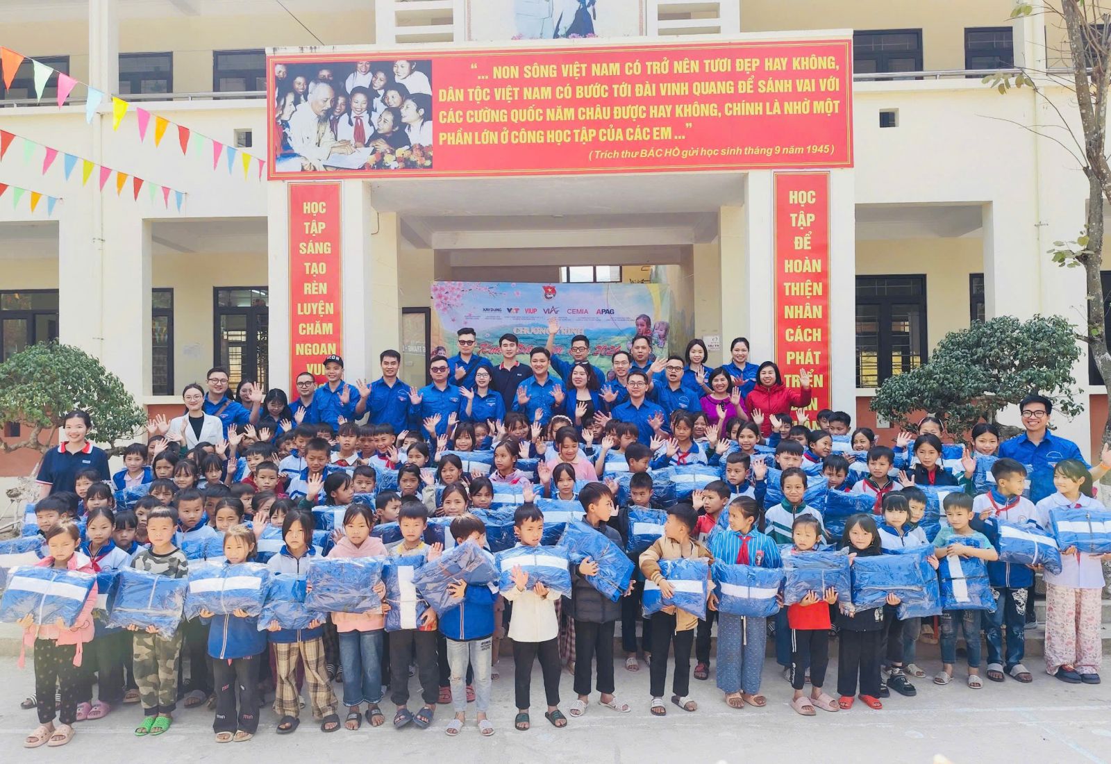 Lan tỏa tinh thần tuổi trẻ ngành Xây dựng nơi biên cương Tổ quốc