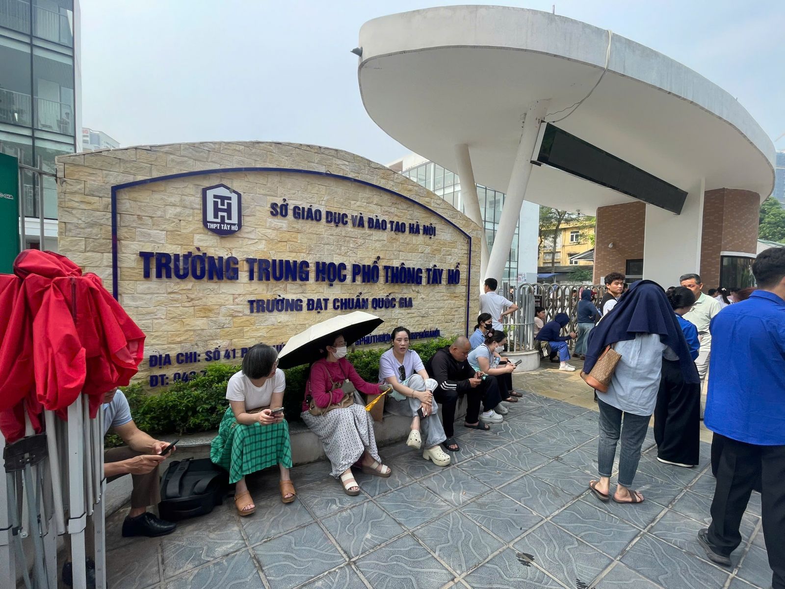 Hà Nội: Gần 125.000 thí sinh bước vào kỳ thi lớp 10: Áp lực không chỉ của học sinh