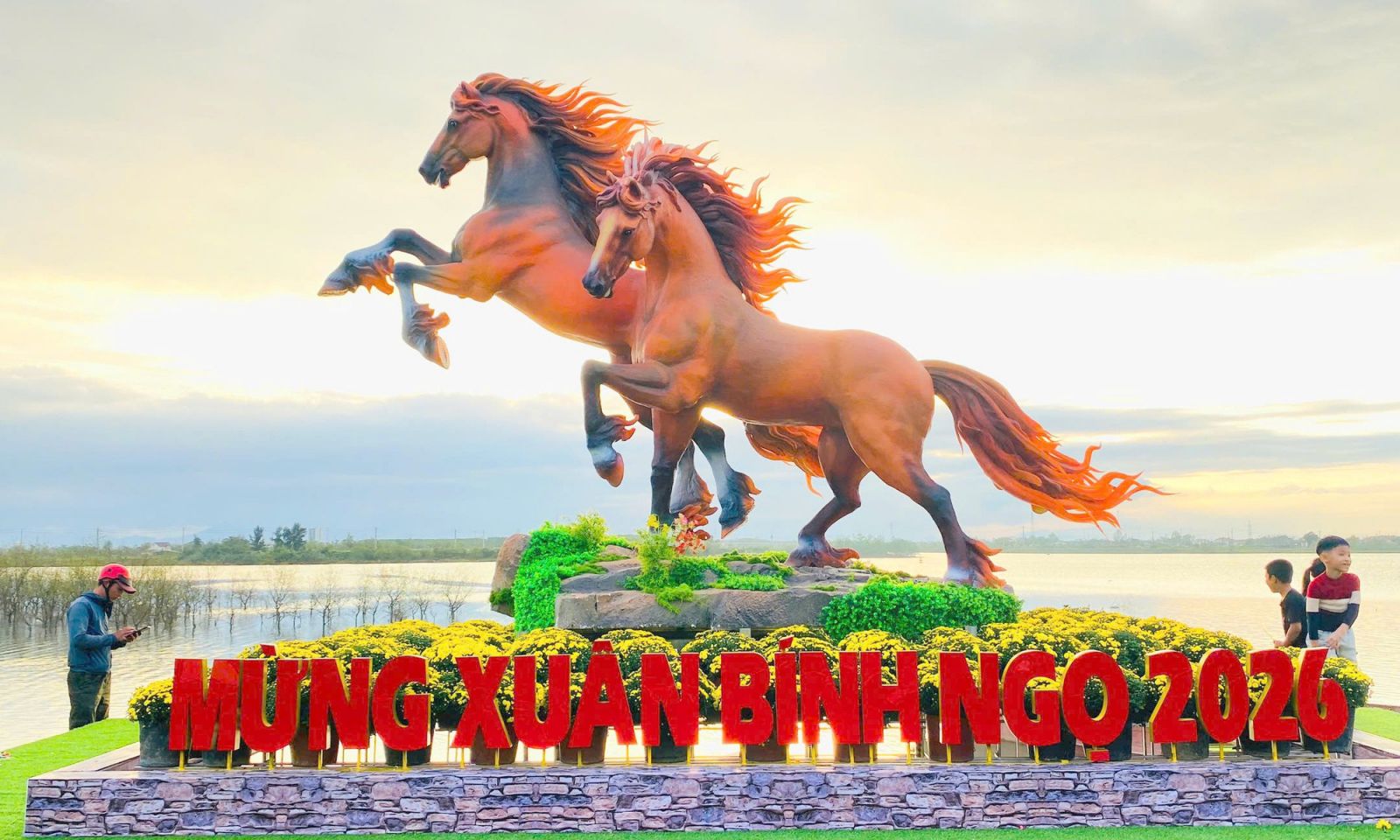 Vó ngựa xuân Bính Ngọ từ trang sử dựng nước đến nhịp sống hôm nay